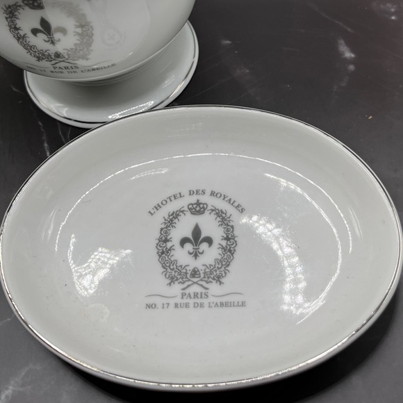 L Hotel des Royales, Paris, Bathroom Vanity w/Cup, Soap Dish, Plate - Picture 4 of 7